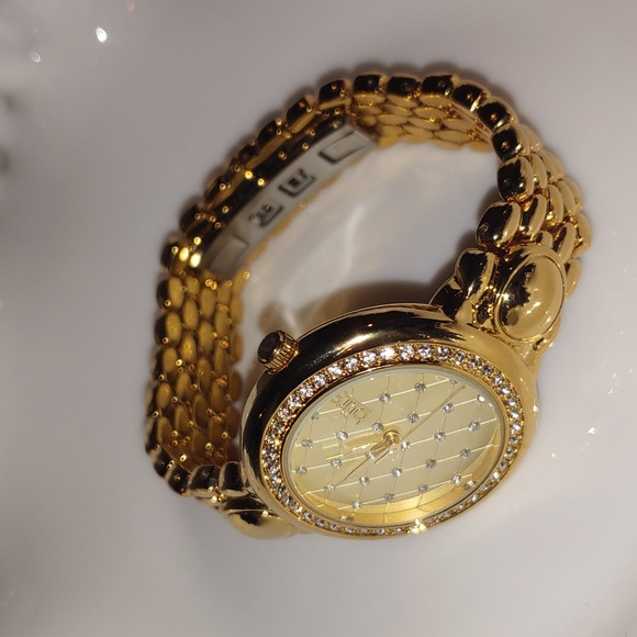 Burgi Crystal Diamond Pattern Watch – BUR170 - Picture 7 of 16